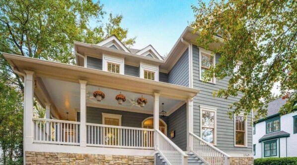 Exterior - 5BR Candler Park Home • Sleeps 12 • Direct MARTA to Stadium • Walk to L5P (Atlanta)