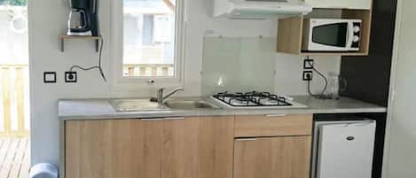 Fridge, microwave, stovetop