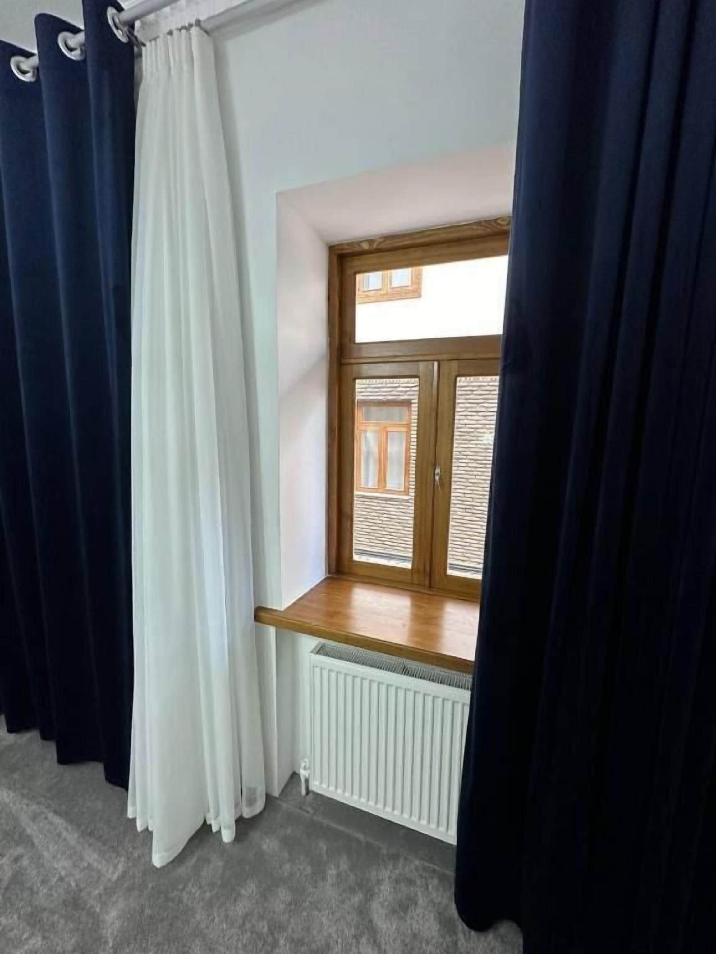 Deluxe Double or Twin Room, Courtyard View | Interior
