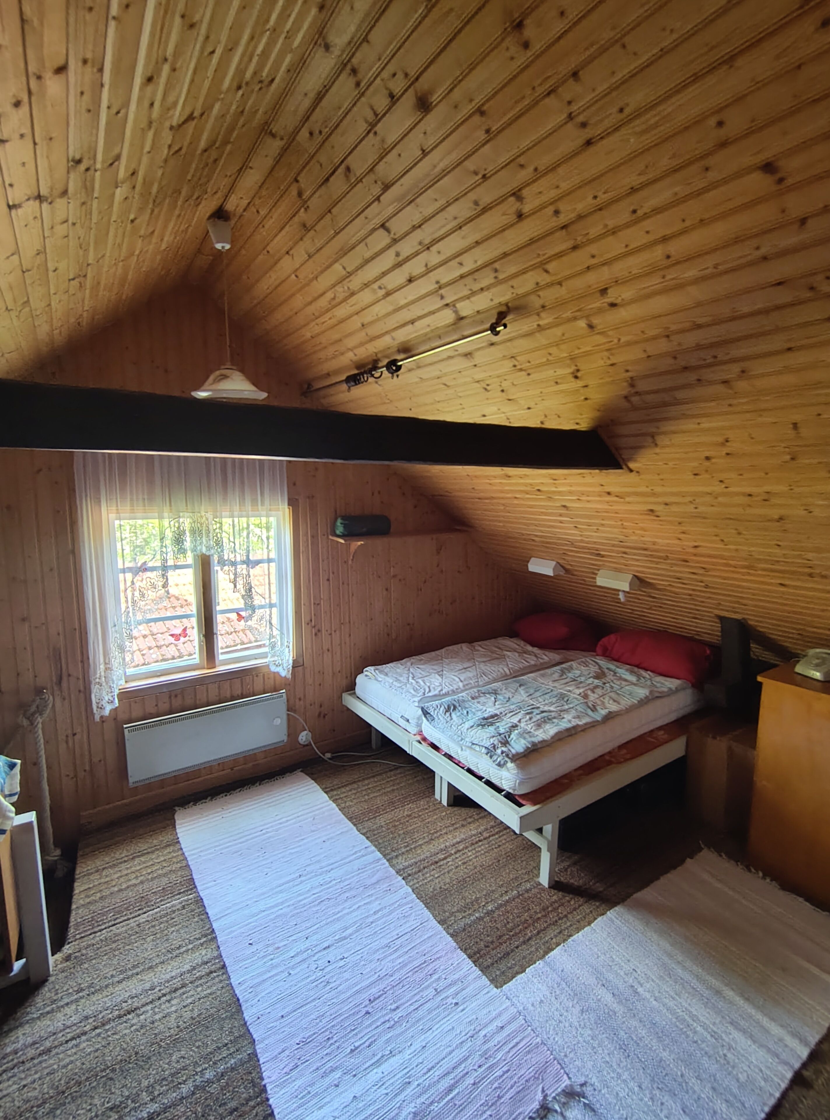 5 chambres, fer et planche à repasser, draps fournis