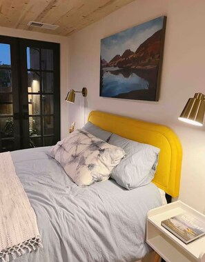 Room - Flora Farm Cottage | Hot Tub, Creek & Fresh Eggs (Arroyo Grande)