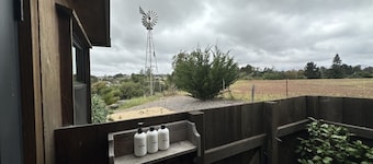 Flora Farm Cottage | Hot Tub, Creek & Fresh Eggs