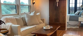 Flora Farm Cottage | Hot Tub, Creek & Fresh Eggs