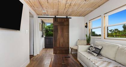 Flora Farm Cottage — Refurbished 1905 Farmhouse on 3.8 Private Acres | Hot Tub, Iconic Outdoor Shower, Fresh Eggs & Heirloom Gardens | Minutes to Pismo Beach, Arroyo Grande Village & Edna Valley Wine Country