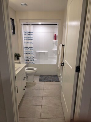Hair dryer, towels, soap, toilet paper - Cute one-bedroom apartment near the Moncton Casino (Moncton)