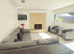Smart TV, fireplace - Rabelo’s House
Awesome 5-bedroom house with AC in charming Tampa (Tampa)