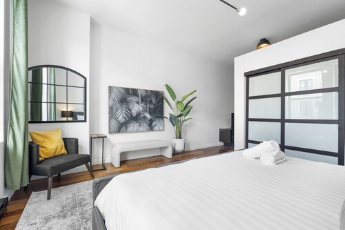 Stylish Loft in the Heart of St-Laurent