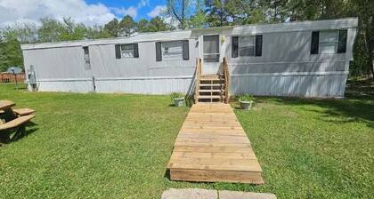 Beach bungalow, Entire guesthouse in Maple Hill, North Carolina.