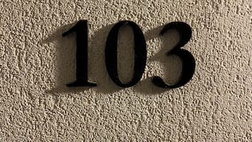 Economy Twin kamer, balkon | Details aan de buitenkant