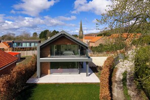 Exterior - Woldside - Luxury property sleeps 10 (Bishop Wilton)