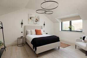 4 bedrooms, WiFi, bed sheets - Woldside - Luxury property sleeps 10 (Bishop Wilton)