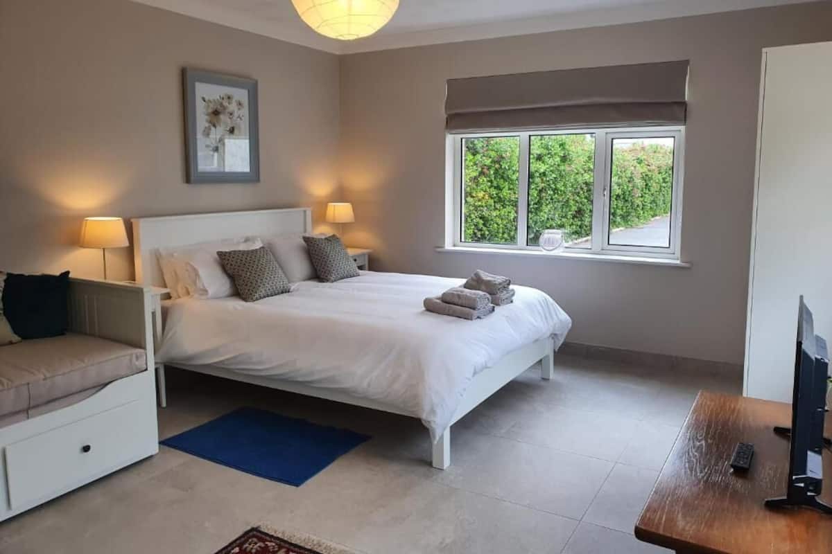 Family Room, Garden View