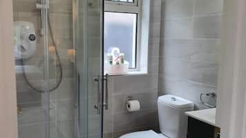 Family Room, Garden View | Bathroom