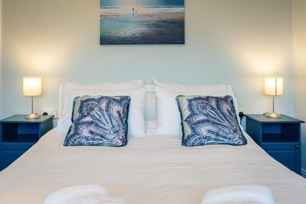 Double Room, Garden View | In-room safe, blackout curtains, iron/ironing board, free WiFi