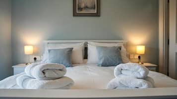 Double Room, Garden View | In-room safe, blackout curtains, iron/ironing board, free WiFi