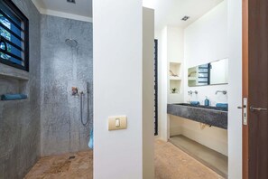 Shower, hair dryer, towels - Villa Kas Mondi with lots of privacy and a delightful private pool (Kralendijk)
