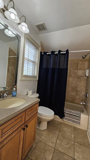 Hair dryer - Gorgeous Private Entrance Studio (Atlanta)
