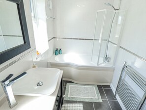 Shower - Uphill Broadway (Lincoln)