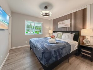 Room - Mountain Views and Breeze Spacious Home with In law Suite 20 mins Ventura  Beach (Simi Valley)