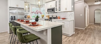 Mountain Views and Breeze Spacious Home with In law Suite 20 mins Ventura Beach