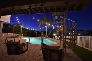 Outdoor pool, a heated pool - Infinaty Oasis - Waterfront - Heated Pool - Walk to Beach (Indian Rocks Beach)