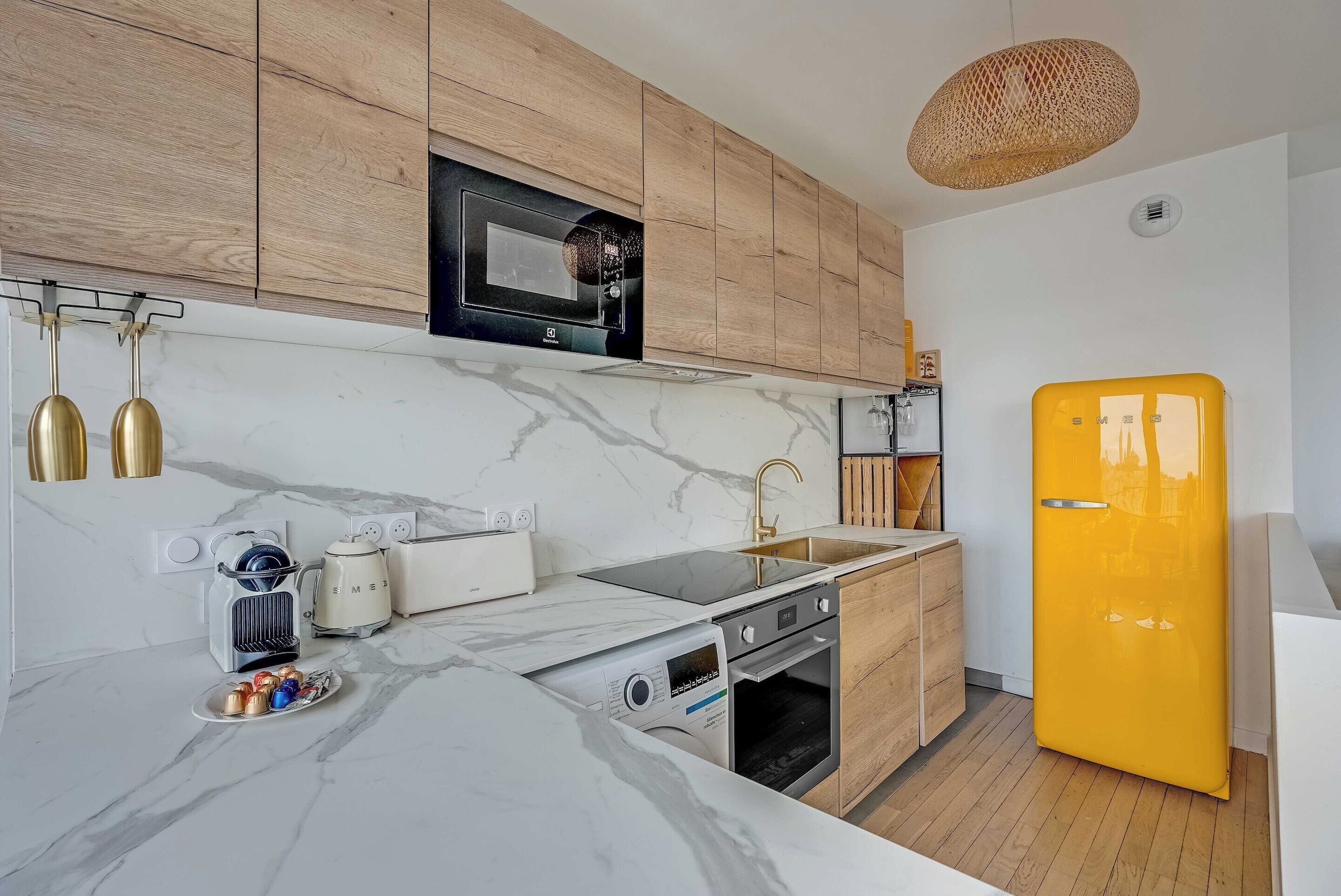 Apartment | Private kitchen | Fridge, microwave, oven, stovetop