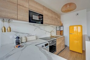 Apartment | Private kitchen | Fridge, microwave, oven, stovetop - Cosy Flat - 1bdr/4p - View on the Sacre-coeur (Paris)