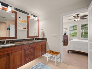 Shower, hair dryer, towels, shampoo - Pili Mai - 5BR Townhomes - Sleeps 12 (Koloa)