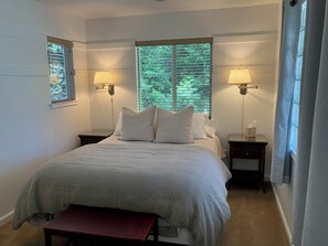 2 bedrooms, iron/ironing board, Internet, bed sheets