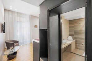 Room - Room 'Camera Tripla Superior' with Balcony, Wi-Fi and Air Conditioning (Napoli)