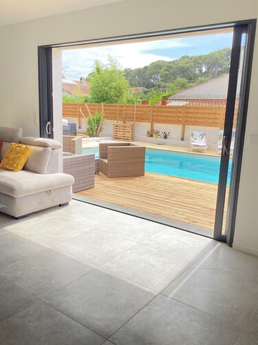 Pretty villa with swimming pool 10 minutes from the sandy beaches for 6 people