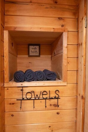 Interior - Lazy Bear Den | Cozy w/ Hot Tub (Sevier County)