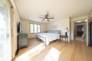 5 habitaciones, tabla de planchar con plancha, wifi y ropa de cama 