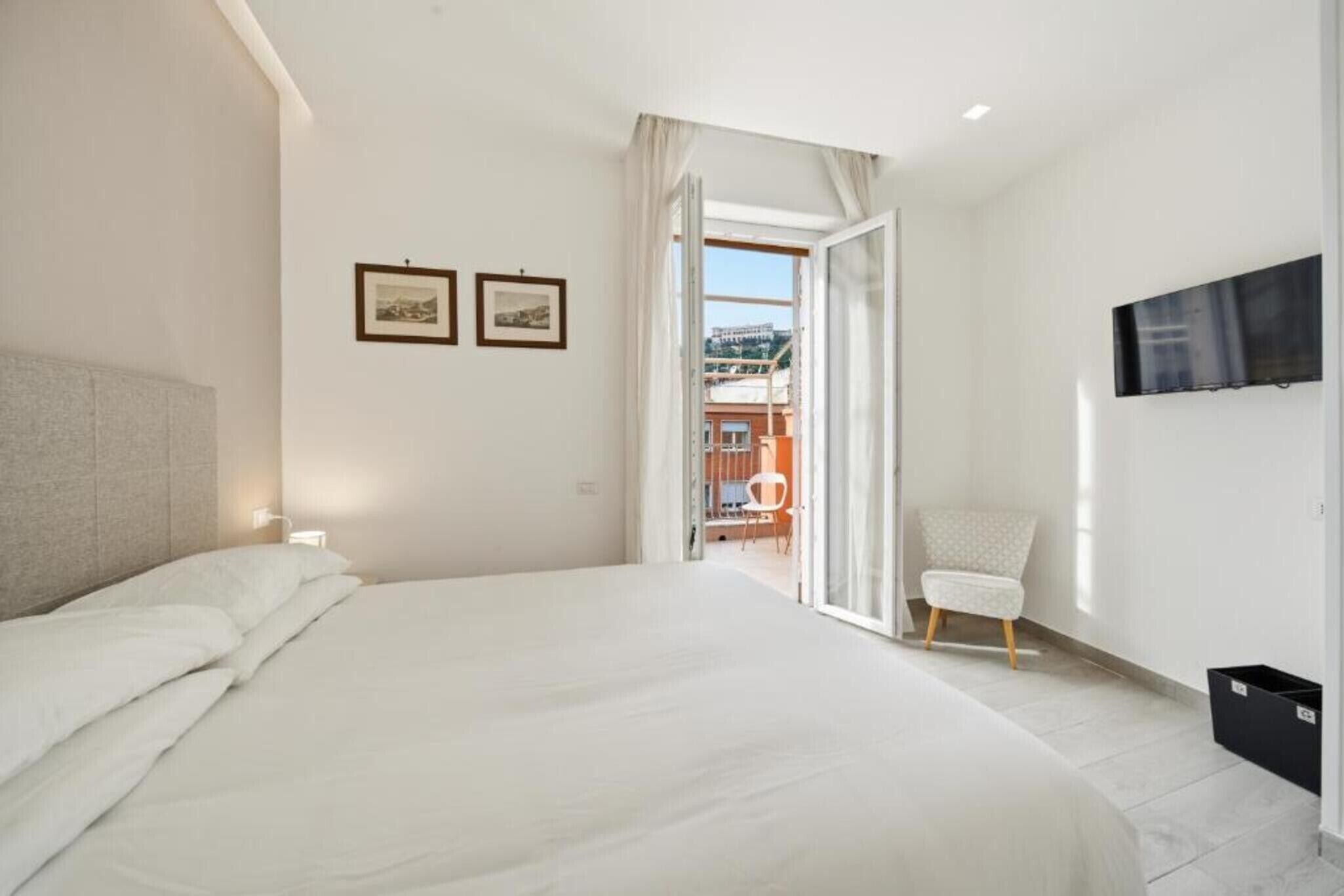 4 habitaciones, tabla de planchar con plancha, wifi y ropa de cama 