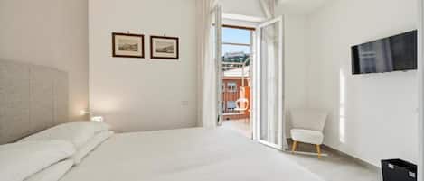 4 habitaciones, tabla de planchar con plancha, wifi y ropa de cama