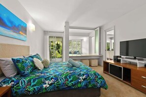 2 bedrooms, iron/ironing board, WiFi, bed sheets - Drift into Paradise: Exceptional Resort Living (Palm Cove)