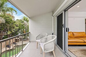 Property grounds - The Tropical Trinity: A Breezy Beachside Getaway (Trinity Beach)