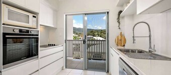 Trinity Beach Bliss: Experience Tropical Living