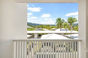Interior - Trinity Beach Bliss: Experience Tropical Living (Trinity Beach)