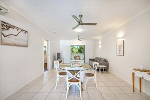 TV - Trinity Beach Bliss: Experience Tropical Living (Trinity Beach)