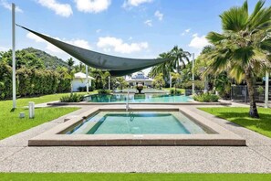 Pool - Trinity Beach Bliss: Experience Tropical Living (Trinity Beach)