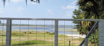 Love Shack on the Lake. Tranquil 1-bedroom bungalow in Keystone Heights.