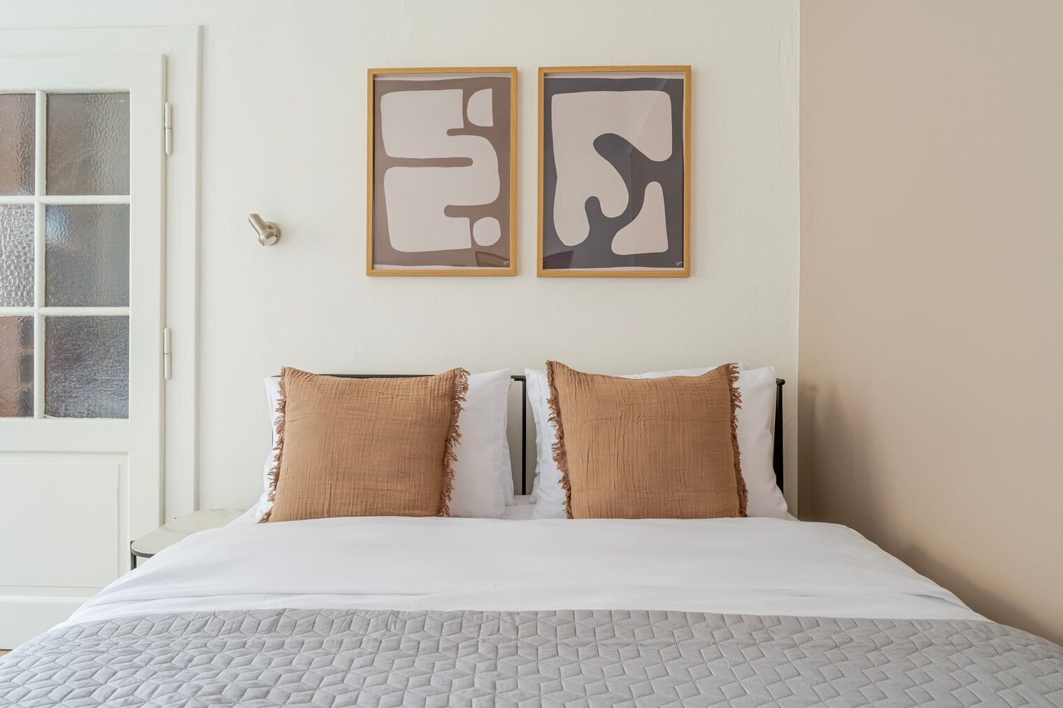 Iron/ironing board, free WiFi, bed sheets