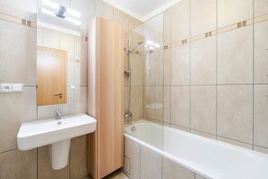 Hair dryer, towels - Blueground | Vršovice, view, nr Havlíčkovy sady (PRG-81) (Prague)