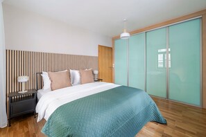 Iron/ironing board, free WiFi, bed sheets - Blueground | Vršovice, view, nr Havlíčkovy sady (PRG-81) (Prague)