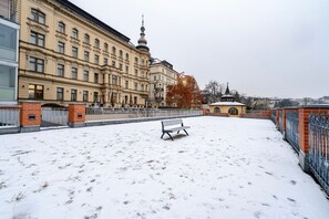 Property grounds - Blueground | Vinohrady, pool, nr Riegrovy Sady (PRG-85) (Prague)