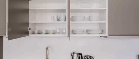 Microwave, oven, dishwasher, cookware/dishes/utensils