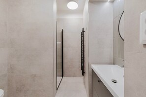 Hair dryer, towels - Blueground | Karlín, view, nr Vltava River (PRG-87) (Prague)