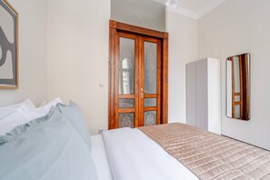 3 bedrooms, iron/ironing board, free WiFi, bed sheets - Blueground | Vinohrady, balcony, nr Riegrovy Sady (PRG-89) (Prague)