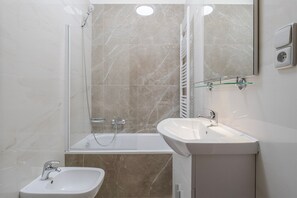 Hair dryer, towels - Blueground | Vinohrady, balcony, nr Riegrovy Sady (PRG-89) (Prague)
